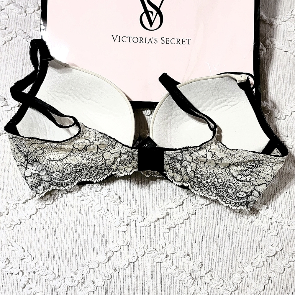 Victorias Secret Push up bra 32D
